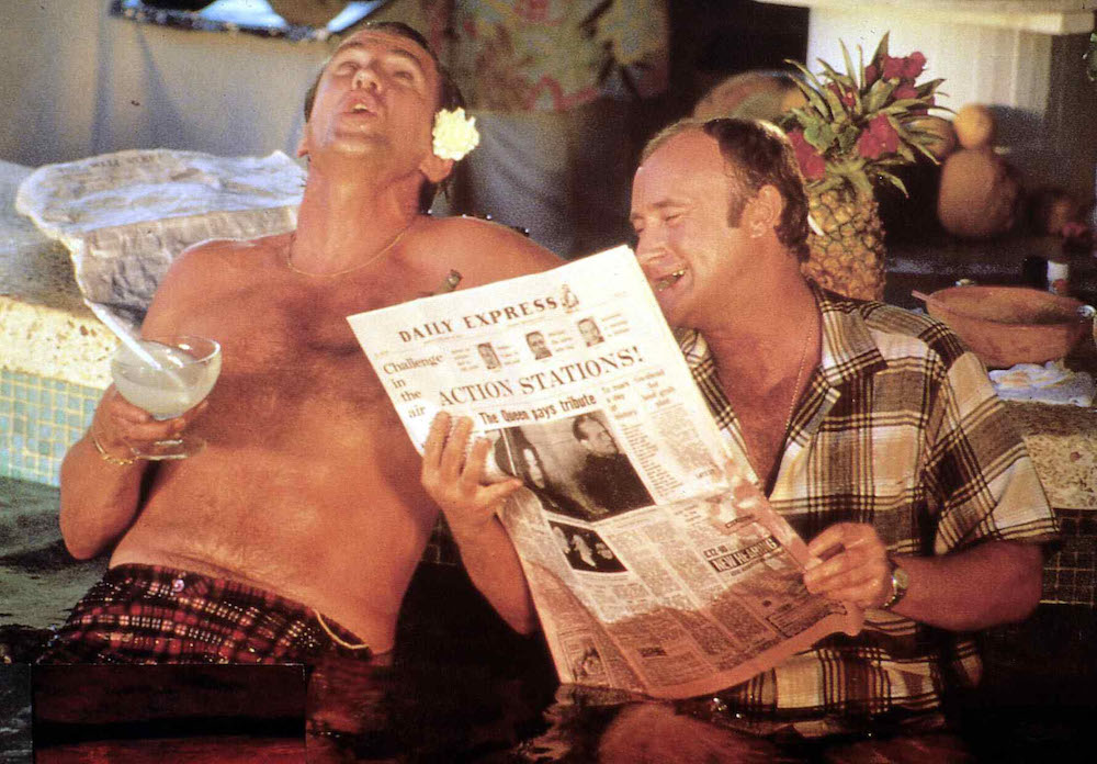 Buster Buster ?, Phil Collins Buster Edwards (Phil Collins,r) setzt sich mit seiner Familie und dem Bandenanfuehrer nach