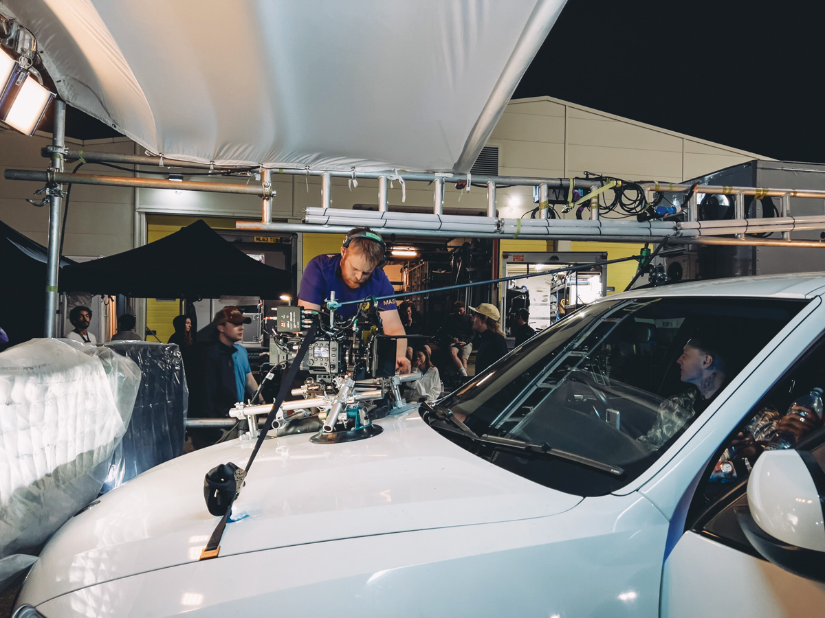 Immersed in a captivating play of light, the camera reveals an organic, grounded ambience Immersed in a captivating play of light, the camera reveals an organic, grounded ambience