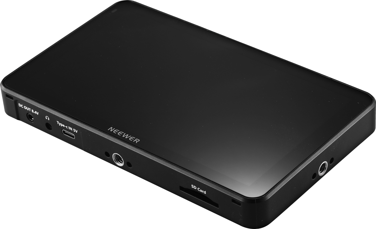 Equipped with USB-C power input, the Neewer F700 will work well out in the field Equipped with USB-C power input, the Neewer F700 will work well out in the field